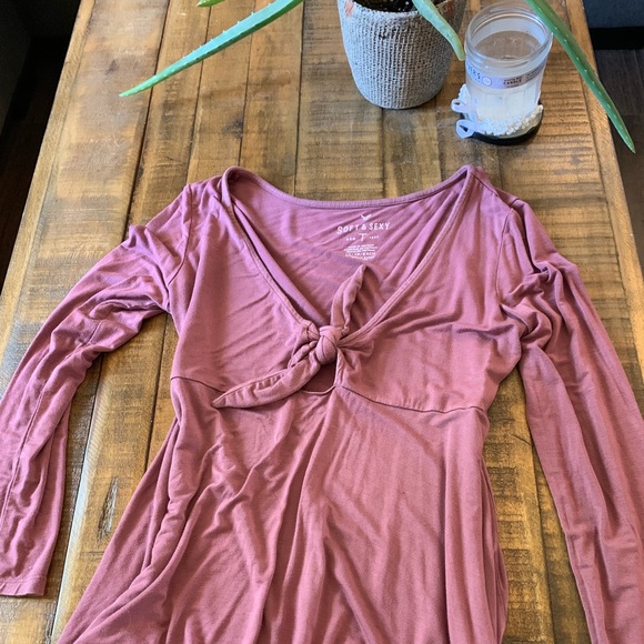 ✨long sleeve dusty rose top✨ - Picture 1 of 2